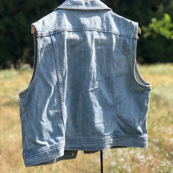 Chaps Faded Denim Vest - Picture 4 of 12